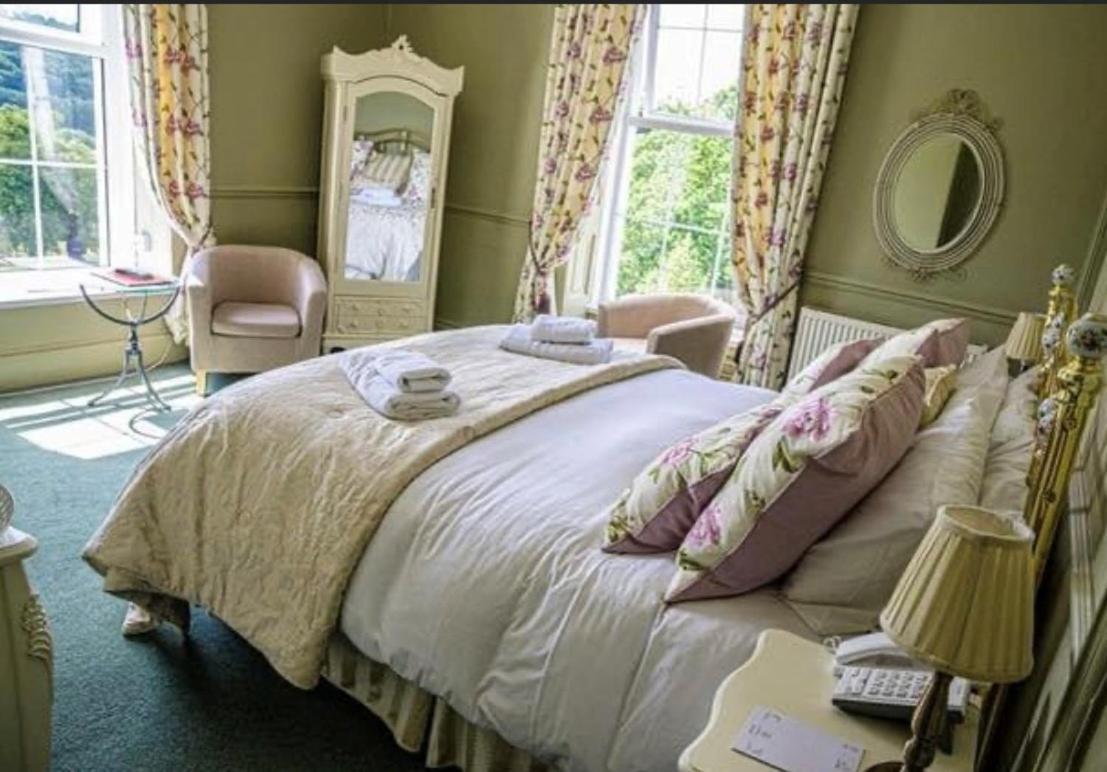 The Manor Hotel Crickhowell Exterior foto