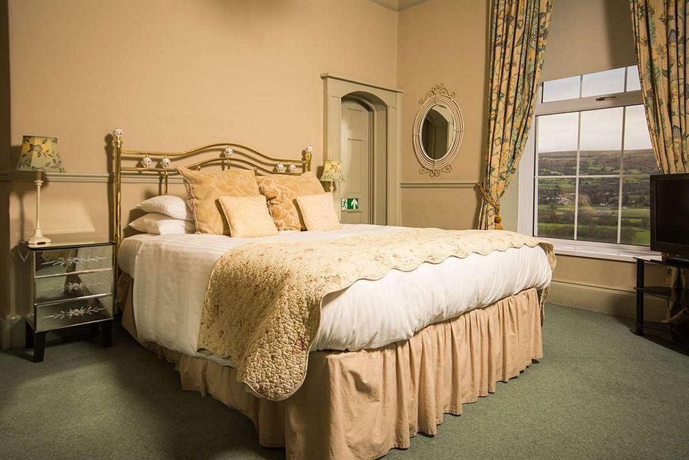 The Manor Hotel Crickhowell Exterior foto