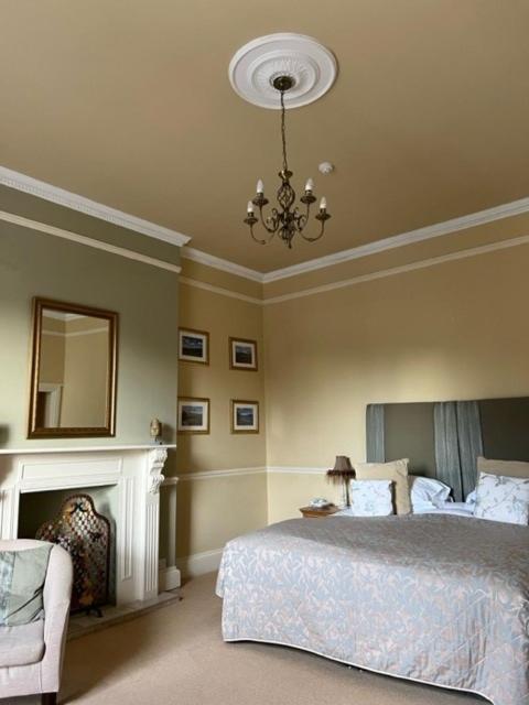 The Manor Hotel Crickhowell Exterior foto
