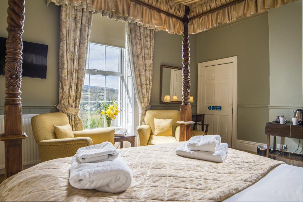 The Manor Hotel Crickhowell Exterior foto