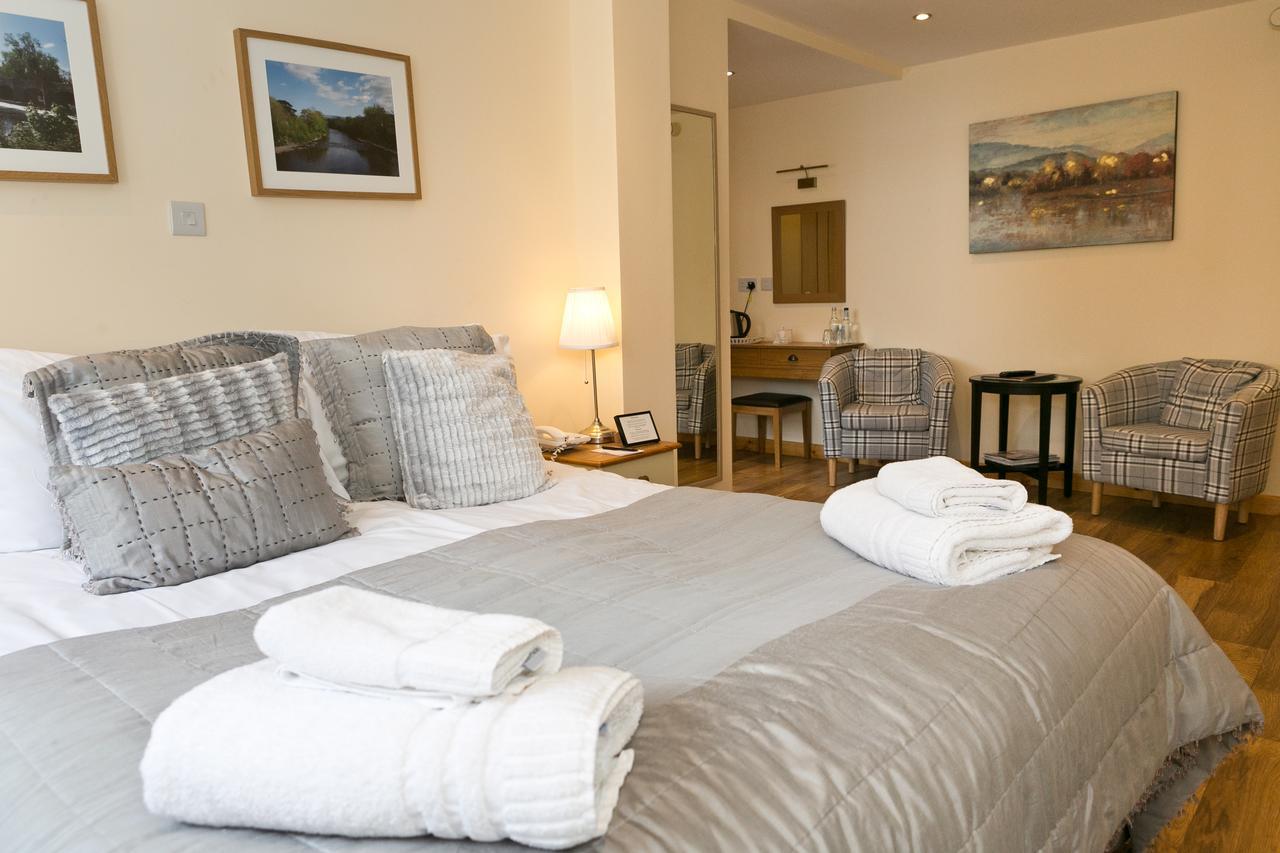 The Manor Hotel Crickhowell Exterior foto