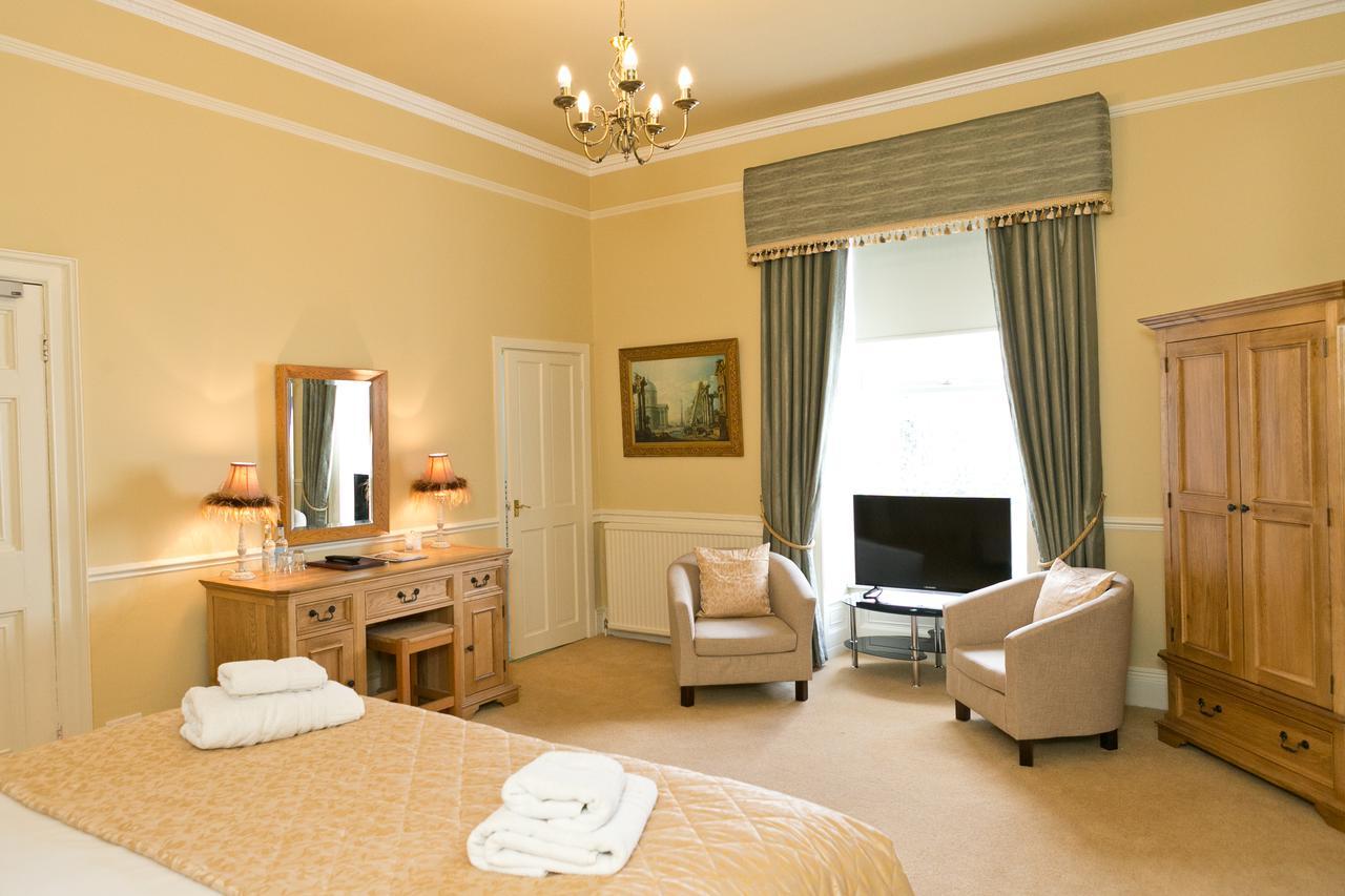 The Manor Hotel Crickhowell Exterior foto