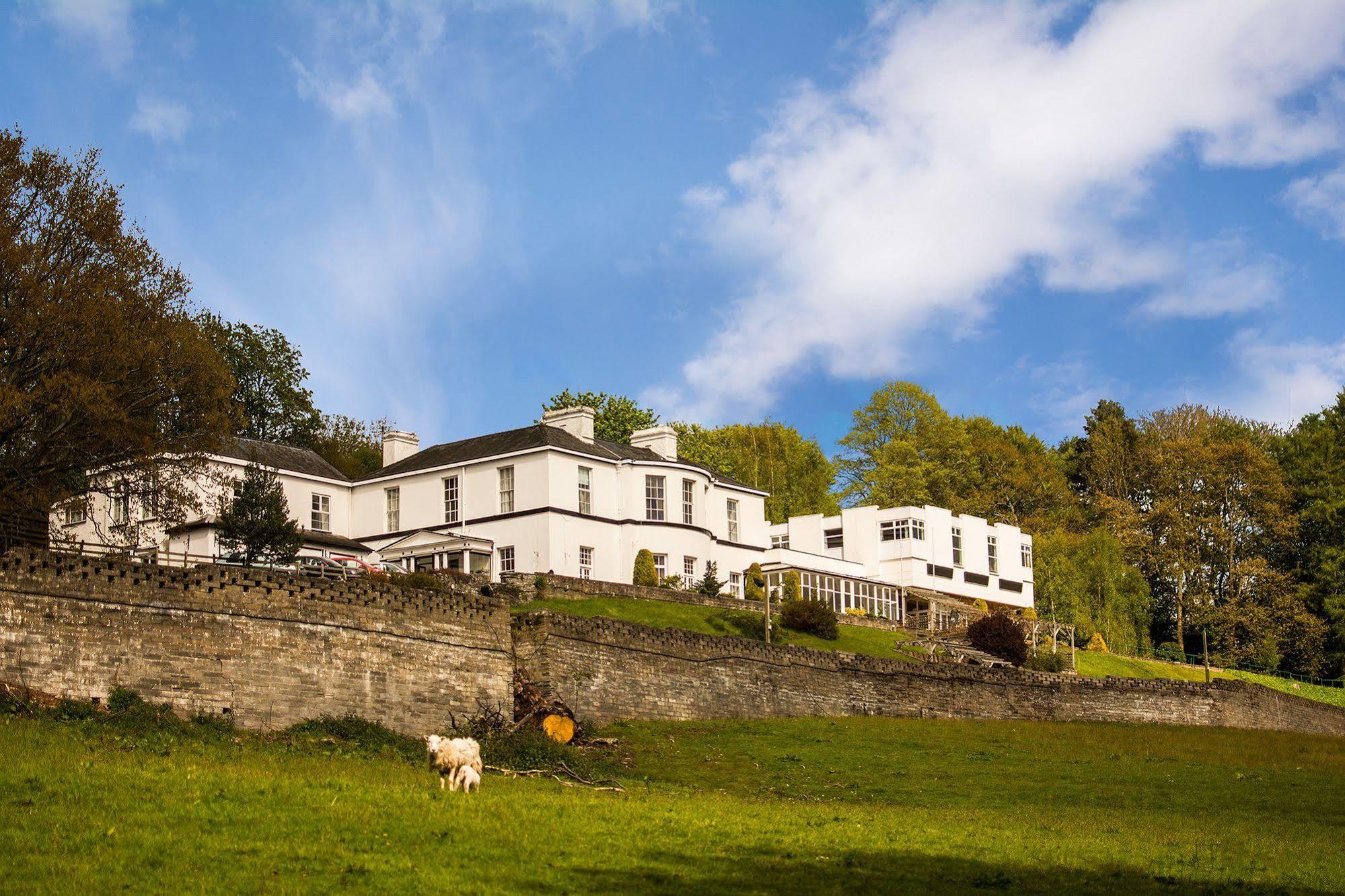 The Manor Hotel Crickhowell Exterior foto